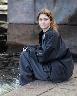 Улови взгляд незнакомки!