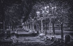 Аллея с канделябрами